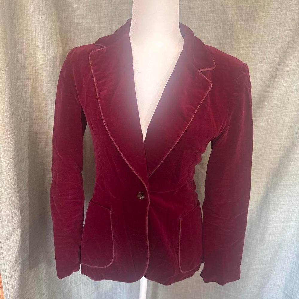 'Vintage 1970s patty Woodard Burgundy velvet blazer with a vintage vibe